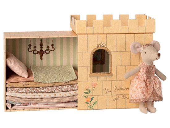 GRANDE SOEUR SOURIS PRINCESSE AU PETIT POIS
