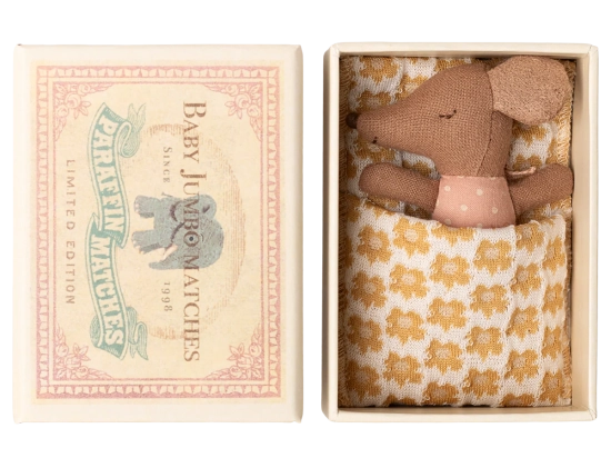 BÉBÉ SOURIS DANS SA BOITE D'ALLUMETTE ROSE