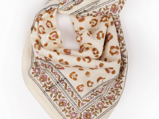 GRAND FOULARD  -