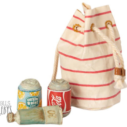 SET DE PLAGE POUR SOURIS MAILEG – SAC, CRÈME SOLAIRE ET BOISSONS