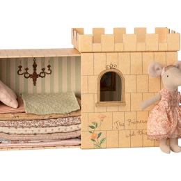 GRANDE SOEUR SOURIS PRINCESSE AU PETIT POIS