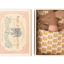 BÉBÉ SOURIS DANS SA BOITE D'ALLUMETTE ROSE