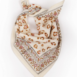 GRAND FOULARD  -